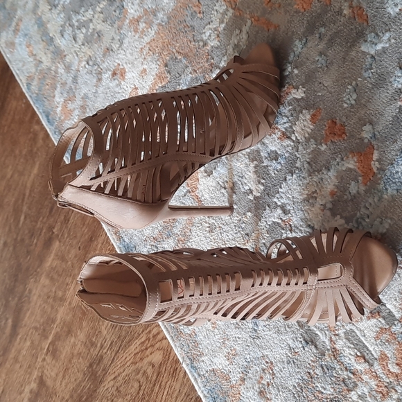 Women's D6DK Fashion Heel Shoe - Picture 3 of 10